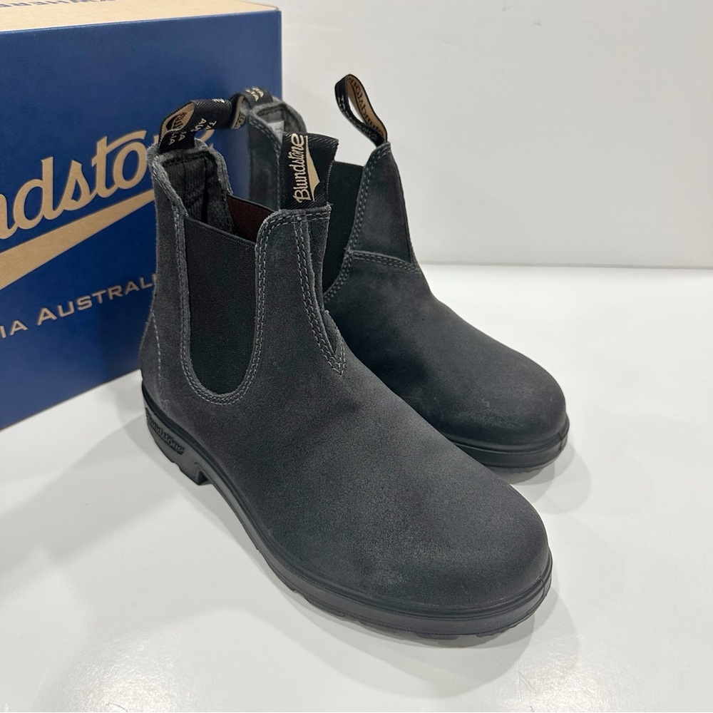 Blundstone 1910 Women’s Suede Chelsea Ankle Boots